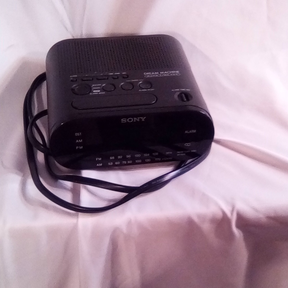 AM  FM radio alarm clock